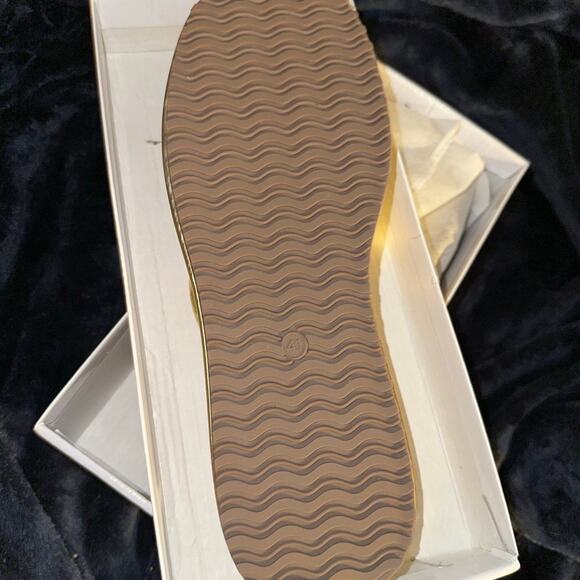 Gold Thong Wedge Sandals - Picture 3 of 5